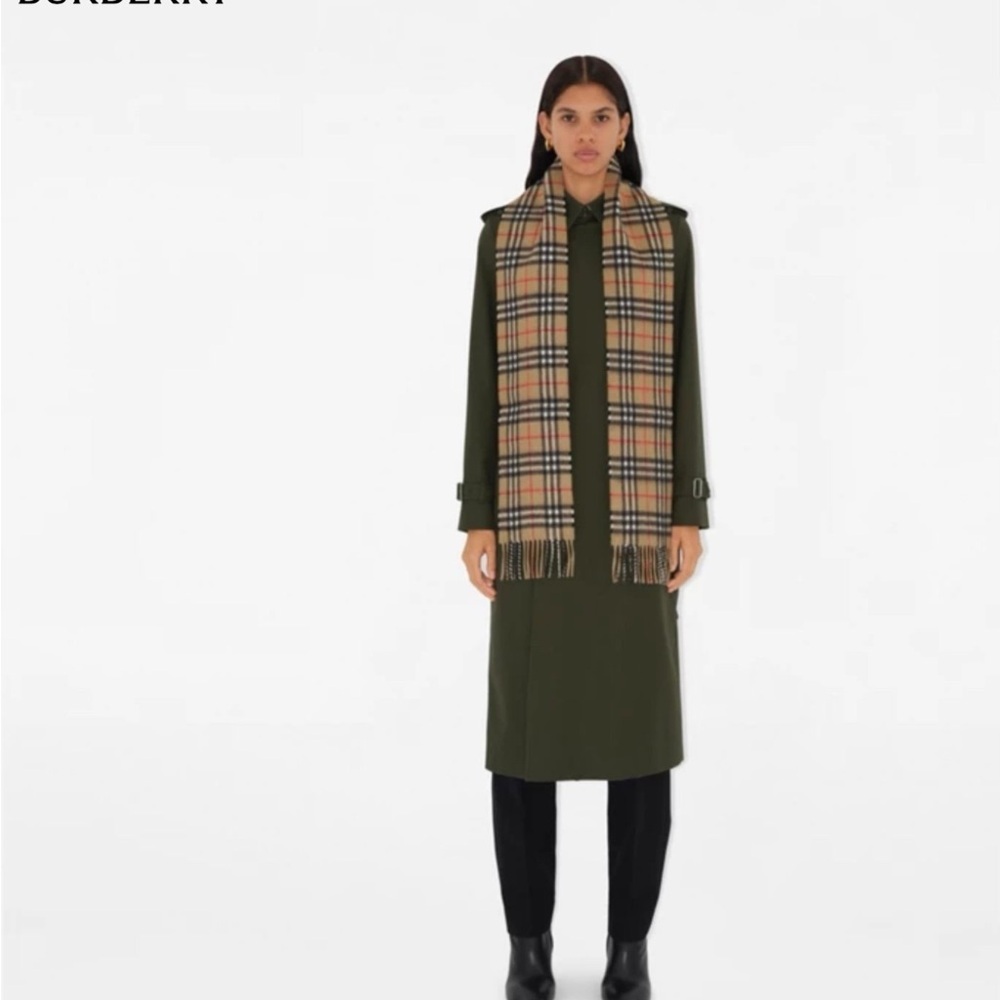 Burberry Green Plaid Scarf Elegant Accessory